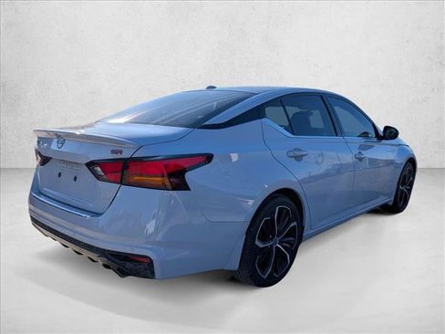 Used 2023 Nissan Altima 2.5 SR w/ SR Premium Package image 5