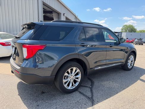 Used 2024 Ford Explorer XLT w/ Equipment Group 202A AWD/4WD image 4