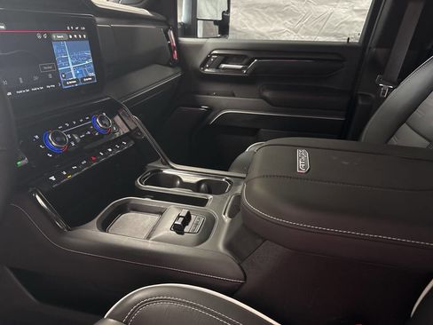 Used 2025 GMC Sierra 2500 AT4X image 19