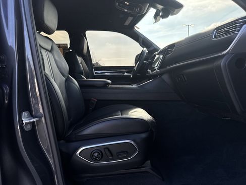 Used 2022 Jeep Wagoneer Series III w/ Premium Group I image 33