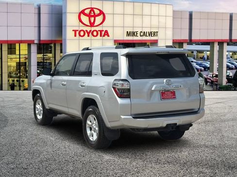 Used 2022 Toyota 4Runner SR5 RWD image 3