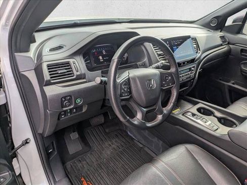 Certified 2025 Honda Passport TrailSport image 9