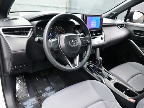 Used 2025 Toyota Corolla Cross AWD Hybrid w/ Moonroof Package image 12