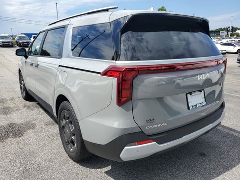 New 2026 Kia Carnival EX image 4