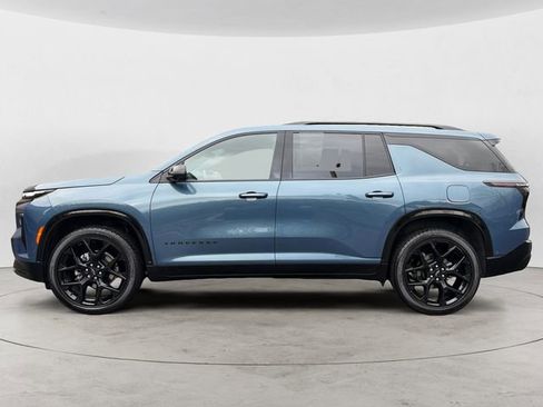 Used 2025 Chevrolet Traverse RS image 2