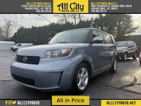 Used 2010 Scion xB Hatchback 4D image 3