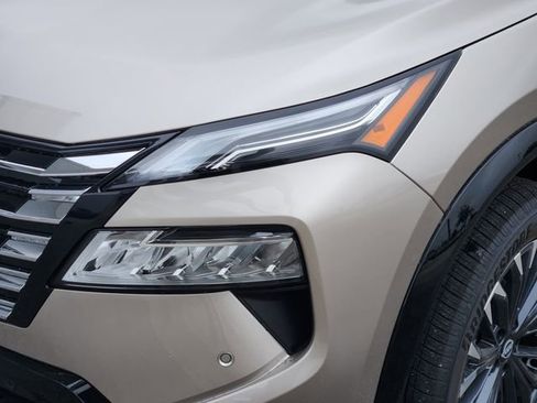 Used 2026 Nissan Rogue Platinum w/ Platinum Premium Package image 7