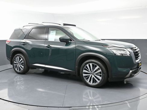 Used 2022 Nissan Pathfinder Platinum w/ Cargo Package image 5