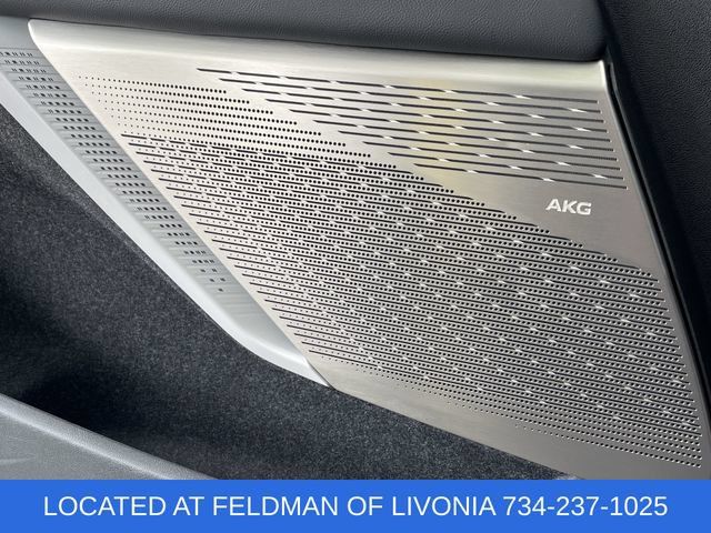 Used 2025 Cadillac Optiq Luxury 2 AWD/4WD image 24