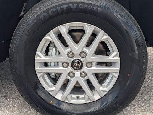 Used 2022 Toyota Tundra SR5 w/ SR5 Convenience Package image 10