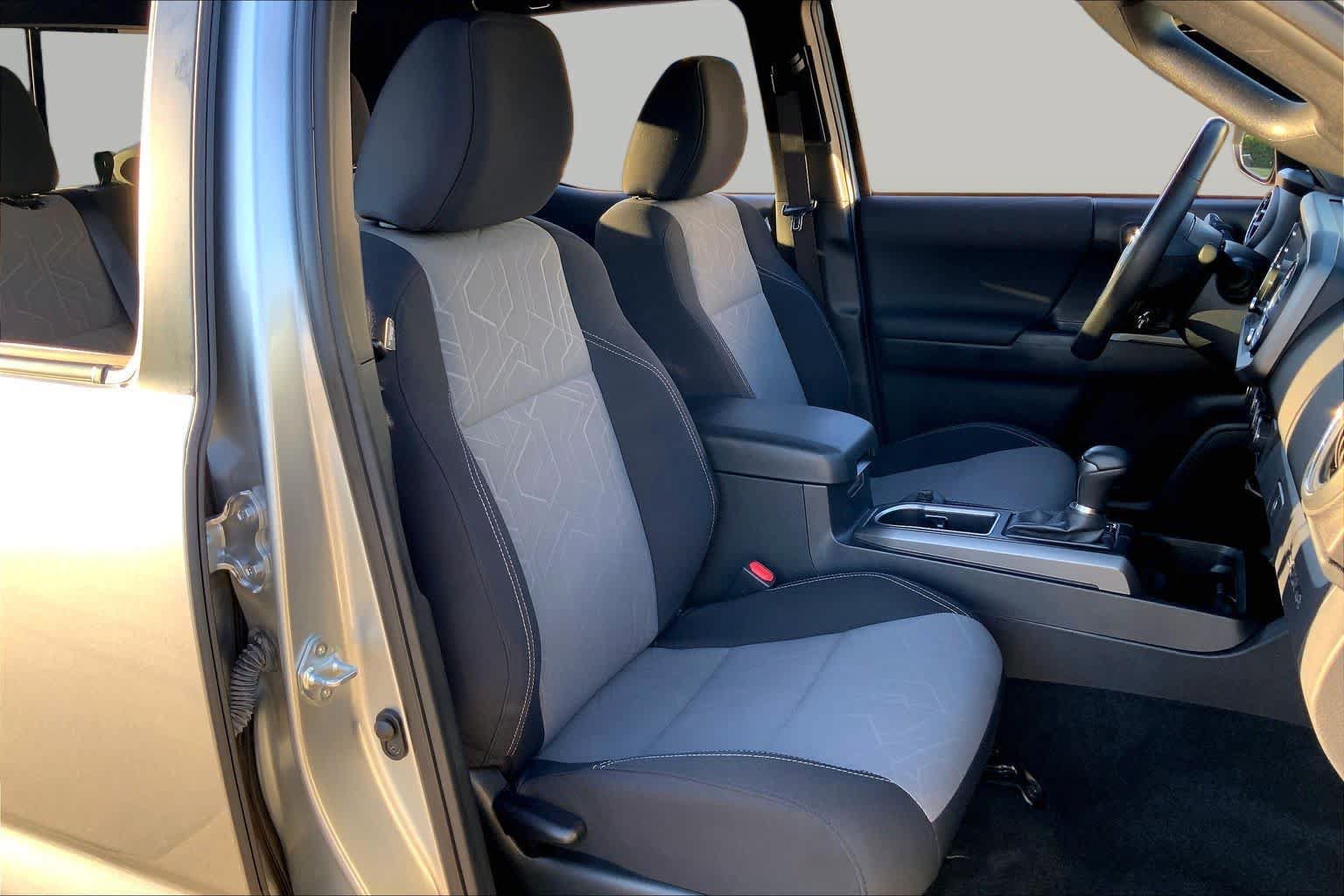 Used 2023 Toyota Tacoma TRD Off-Road w/ Technology Package AWD/4WD image 9