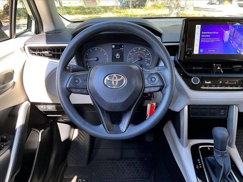 Used 2024 Toyota Corolla Cross L image 8