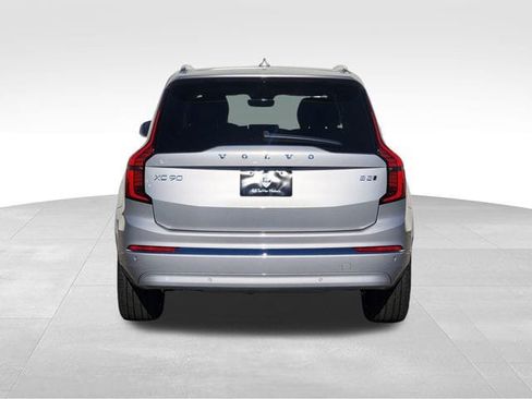 Certified 2025 Volvo XC90 B5 Core w/ Climate Package AWD/4WD image 6