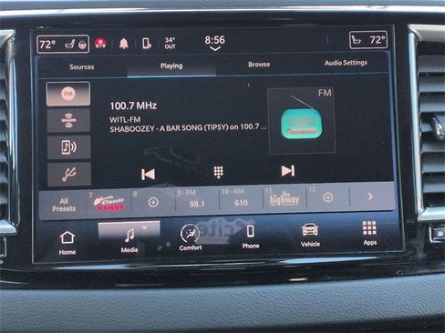 Used 2023 Chrysler Pacifica Touring-L image 33