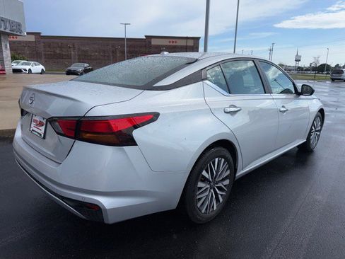 Used 2025 Nissan Altima 2.5 SV FWD image 9