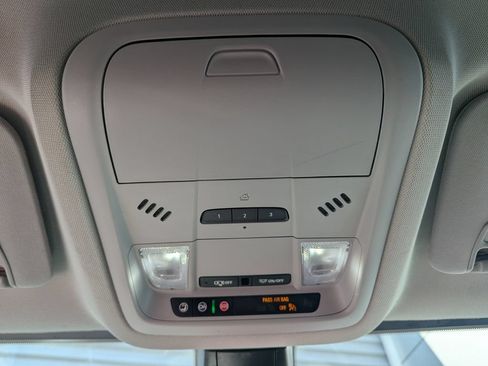 Used 2023 GMC Acadia SLT FWD image 31