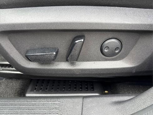 Used 2023 Nissan Rogue SV image 34