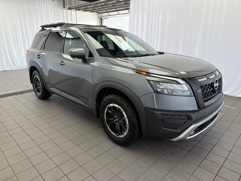 Used 2025 Nissan Pathfinder Rock Creek AWD/4WD image 3