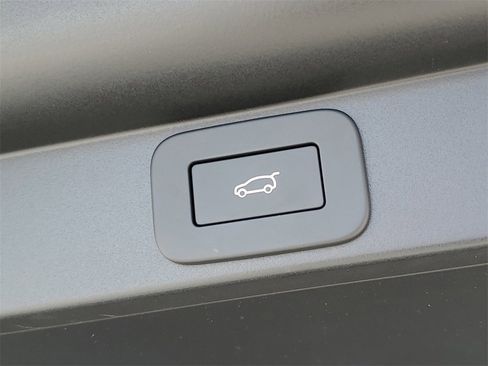 New 2025 Land Rover Range Rover SE image 7