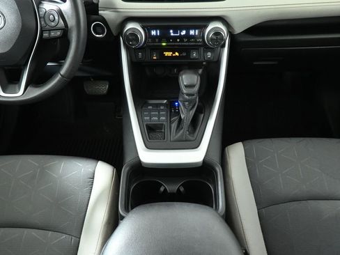 Used 2021 Toyota RAV4 XLE w/ Convenience Package image 24