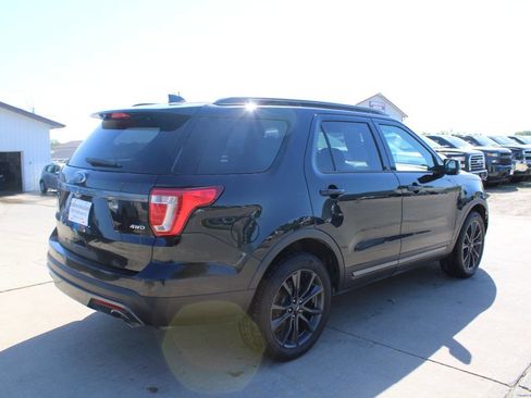 Used 2017 Ford Explorer XLT w/ XLT Technology Feature Bundle AWD/4WD image 8