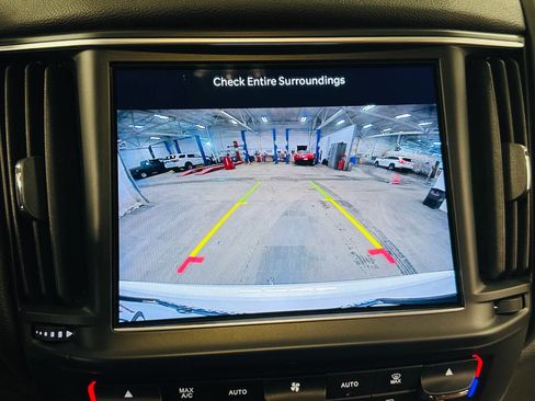 Used 2021 Maserati Levante image 12