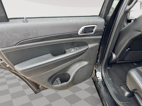 Used 2020 Jeep Grand Cherokee Altitude AWD/4WD image 23