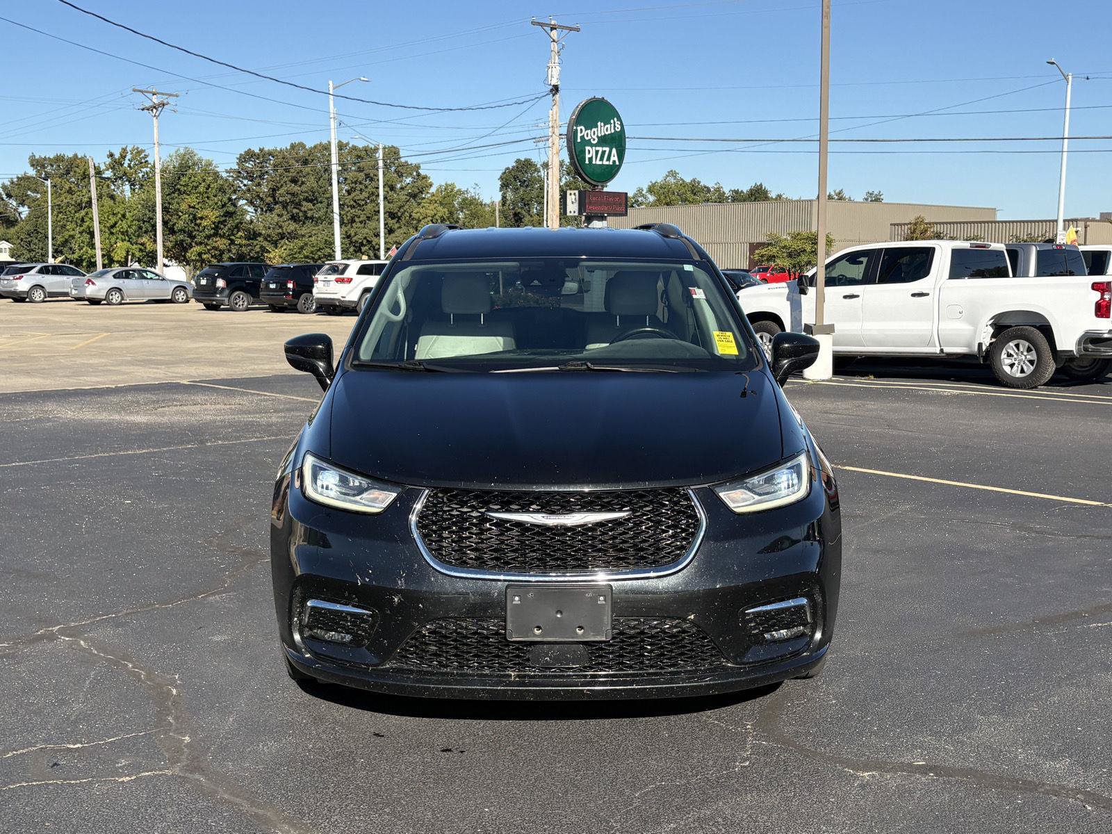 Used 2021 Chrysler Pacifica Touring-L FWD image 3