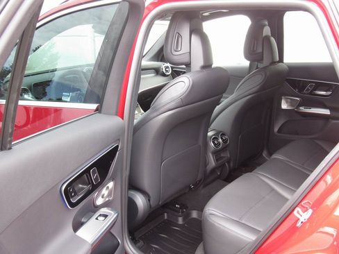 New 2025 Mercedes-Benz GLC 300 4MATIC image 15