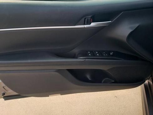 Used 2018 Toyota Camry SE FWD image 11