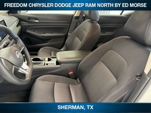 Used 2024 Nissan Altima 2.5 SV AWD/4WD image 6