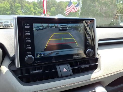 Used 2019 Toyota RAV4 XLE w/ Convenience Package FWD image 18