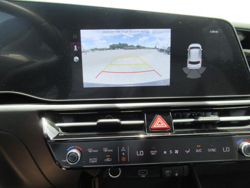 Used 2025 Kia Niro EX Touring FWD image 31