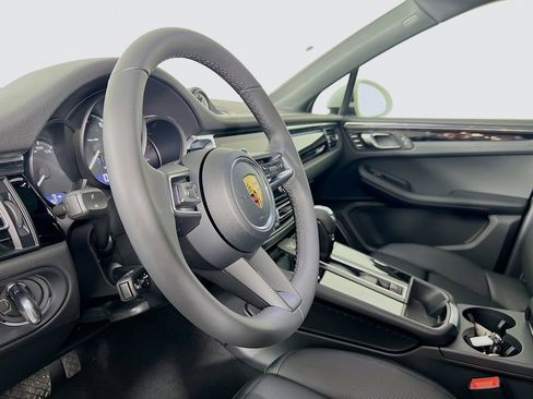 New 2026 Porsche Macan Base image 4