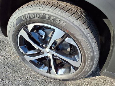 New 2025 Chevrolet Trax RS w/ Driver Confidence Package image 7