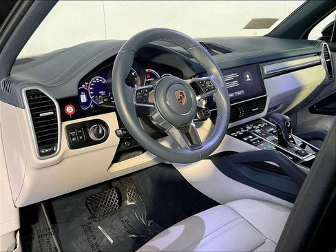 Used 2023 Porsche Cayenne AWD/4WD image 4