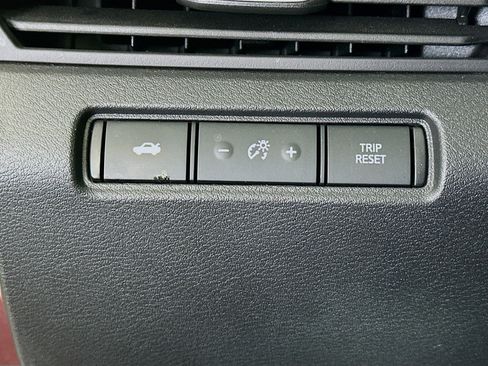 Used 2025 Nissan Altima 2.5 SV image 16