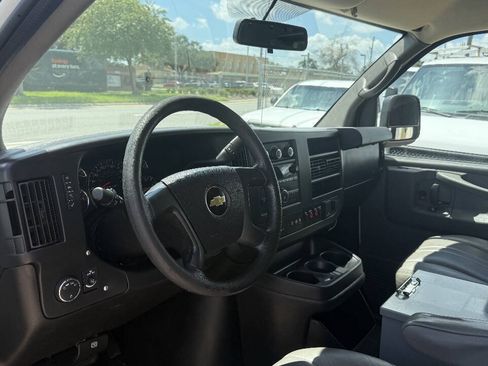 Used 2015 Chevrolet Express 2500 RWD image 22