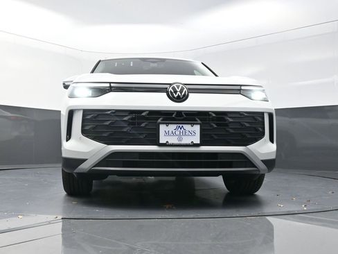 New 2026 Volkswagen Tiguan SE FWD image 22