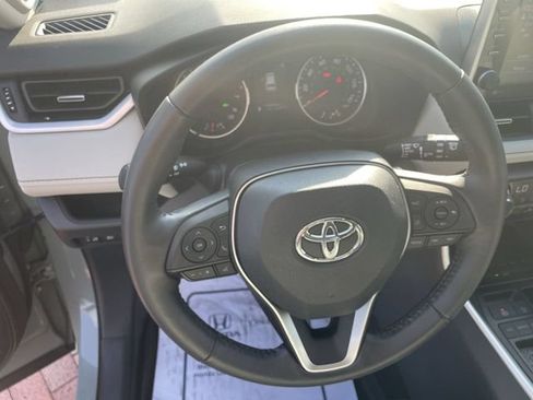 Used 2022 Toyota RAV4 XLE Premium FWD image 11