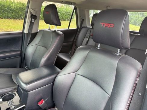 Used 2018 Toyota 4Runner TRD Off-Road Premium AWD/4WD image 11