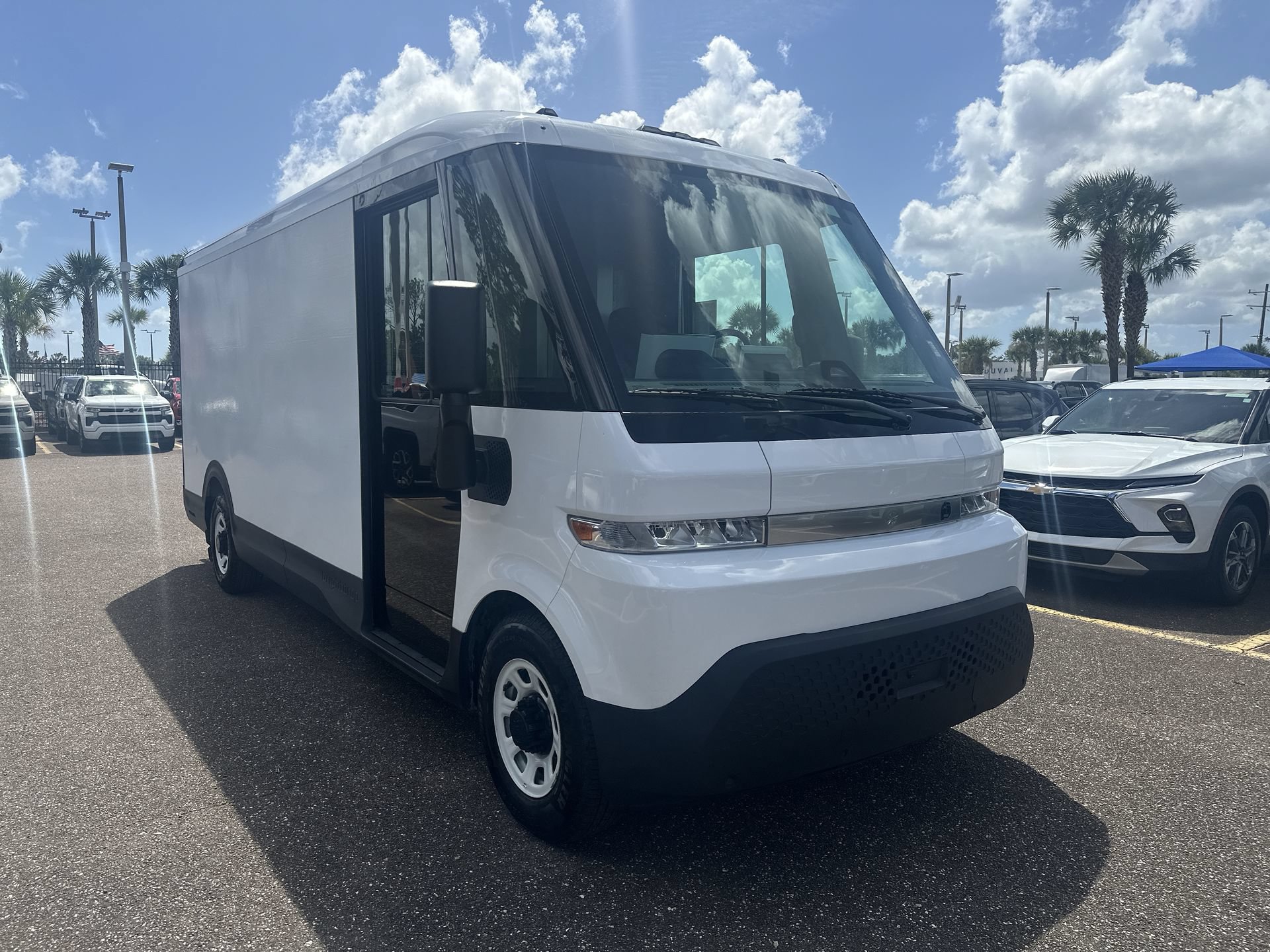 Used 2024 Chevrolet Brightdrop 600 w/ Commercial Equipment Package AWD/4WD image 2