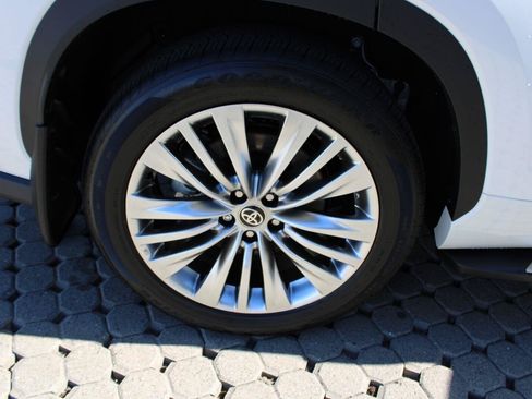 Used 2026 Toyota Highlander Platinum AWD/4WD image 14