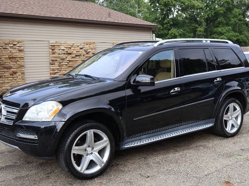 Used 2011 Mercedes-Benz GL 550 4MATIC image 5