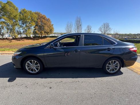 Used 2017 Toyota Camry SE image 8