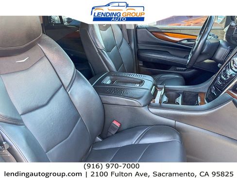 Used 2017 Cadillac Escalade Premium Luxury AWD/4WD image 14