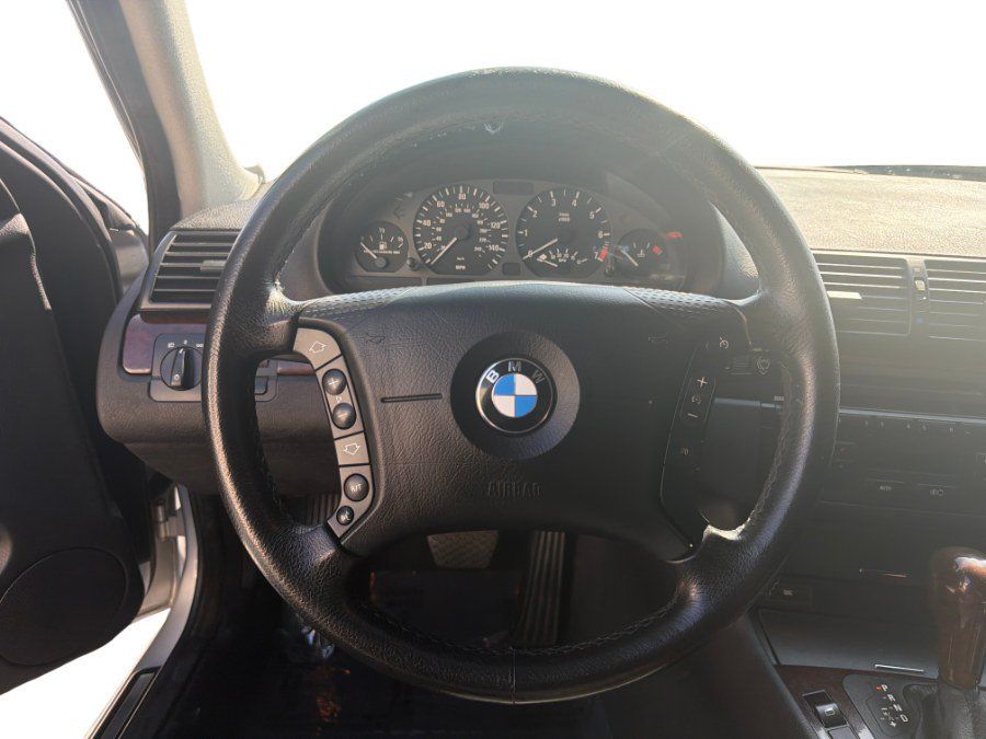 Used 2004 BMW 325i Wagon RWD image 18