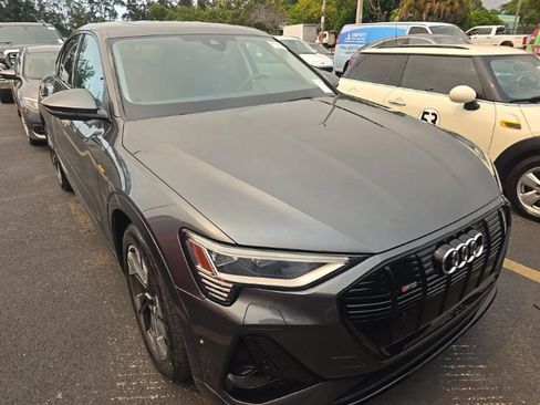 Used 2022 Audi e-tron Premium w/ Convenience Plus Package AWD/4WD image 3