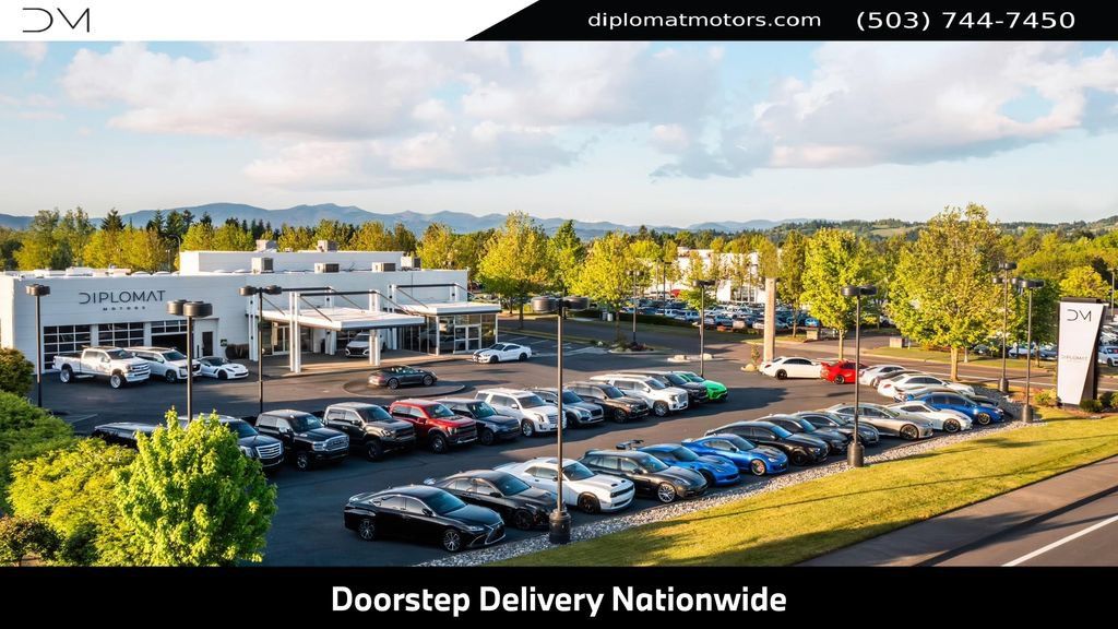 Used 2024 Porsche Macan Turbo Electric AWD/4WD image 3