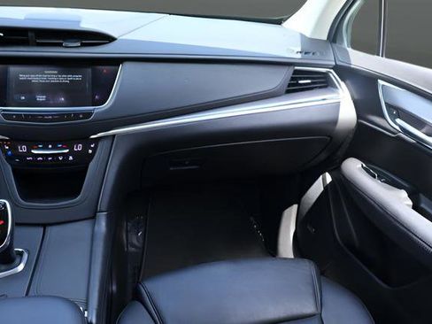 Used 2018 Cadillac XT5 Premium Luxury FWD image 18